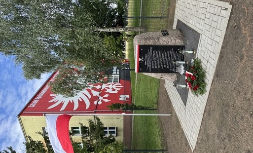 Zdjęcie do Z okazji Święta Policji składamy wszystkim Funkcjonariuszkom i Funkcjonariuszom Policji wyrazy uznania oraz najserdeczniejsze życzenia zdrowia, bezpiecznej służby i wszelkiej pomyślności.